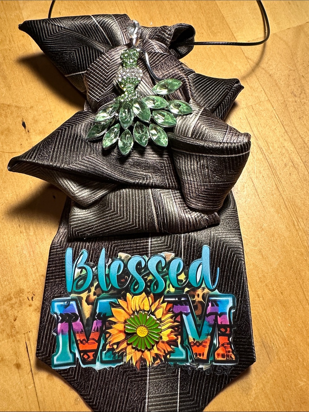 Murano Gray Necklace Tie with Green Crystal Lady Pendant and Enhanced Sunflower